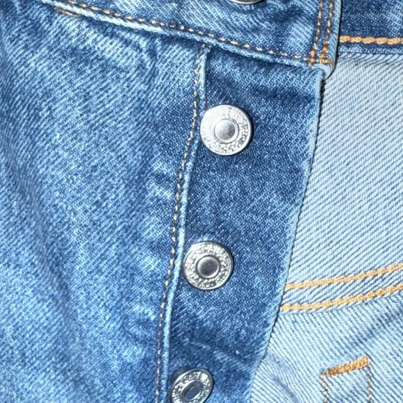 Classic Women’s Levi’s 501 Blue Denim Button Fly Shorts - Picture 9 of 9